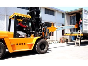 杭州叉車(chē)|玻璃行業(yè)，叉車(chē)串桿屬具卸貨實(shí)拍案例